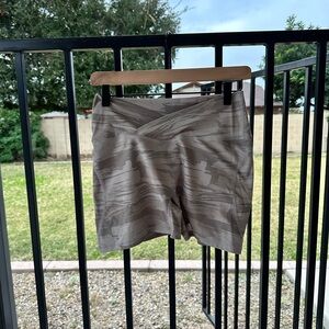 Alphalete Crossover Waist Workout Shorts